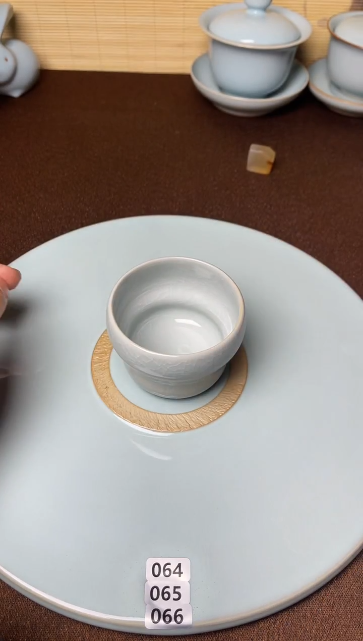 一品一价-二级云雾月白釉纯手工葫芦杯