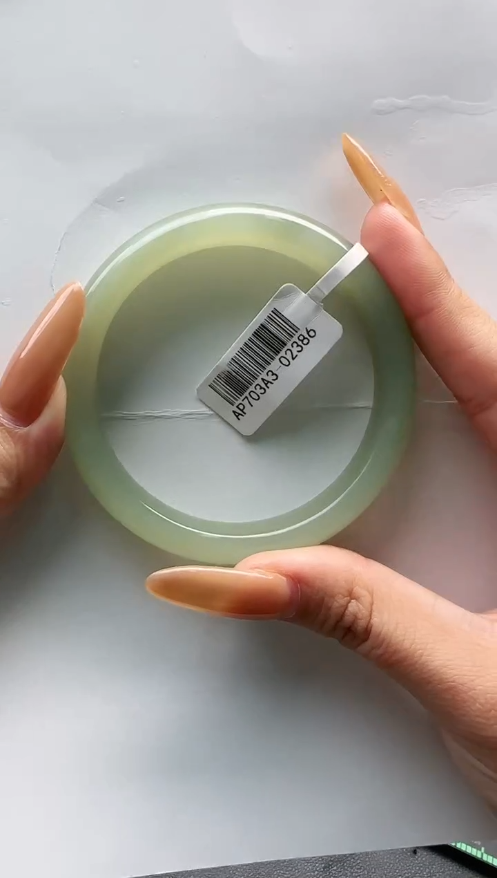 【闪购商品】和田玉手镯未镶嵌56