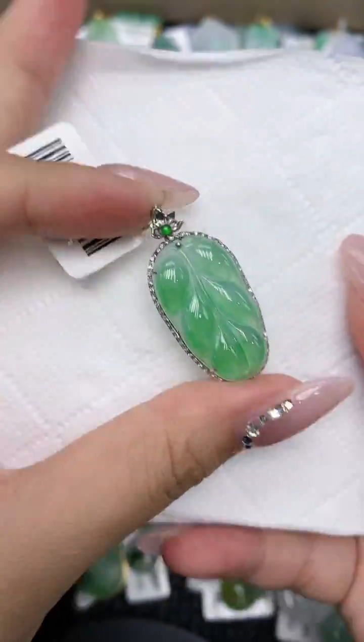颈饰18K金镶嵌翡翠a货支持复检百元以上9元证书费自理