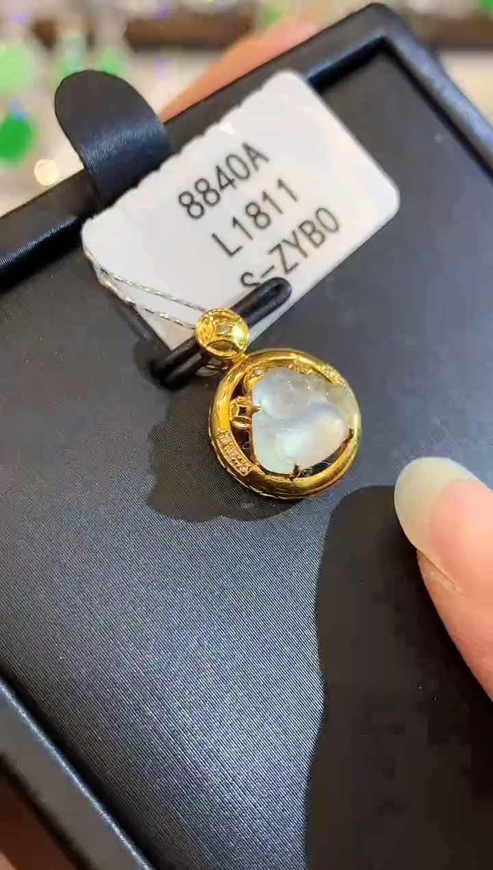 吊坠(不含链)18K金镶嵌翡翠L1811多样性发其一