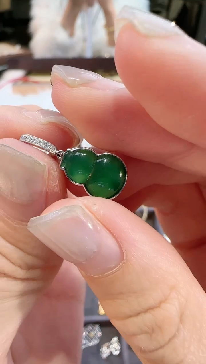 【闪购商品】钻石颈饰18K金镶嵌18K金镶嵌葫芦吊坠