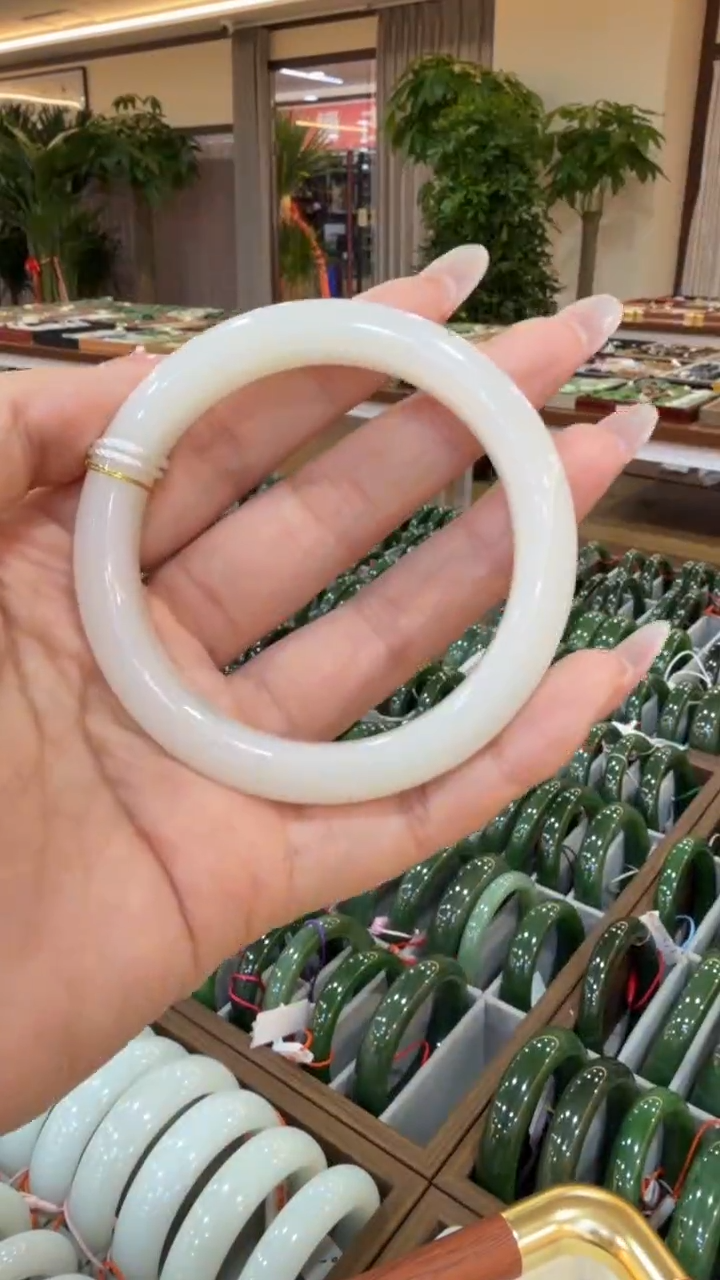 颈饰未镶嵌和田玉手镯57