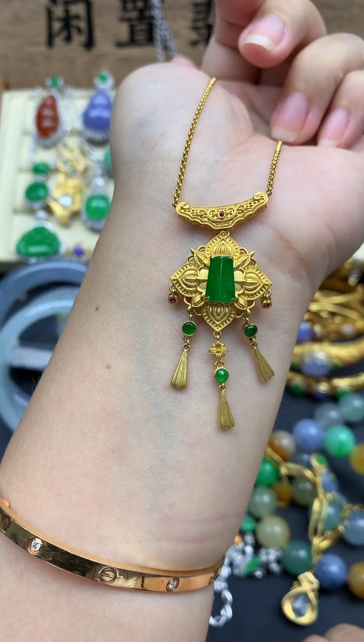 翡翠18K金镶嵌颈饰595-春日珠宝