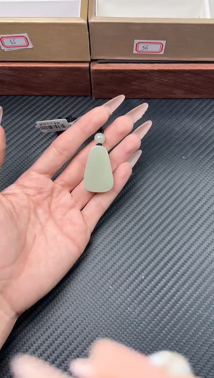 吊坠(赠链)未镶嵌和田玉且末迪克兰二细微色差吊坠Jm