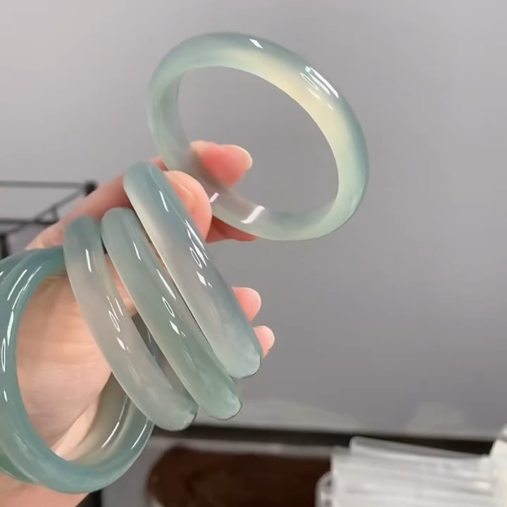 【特档精挑】蓝水油青正圈特档精挑品玉髓手镯气质款多样性发其一