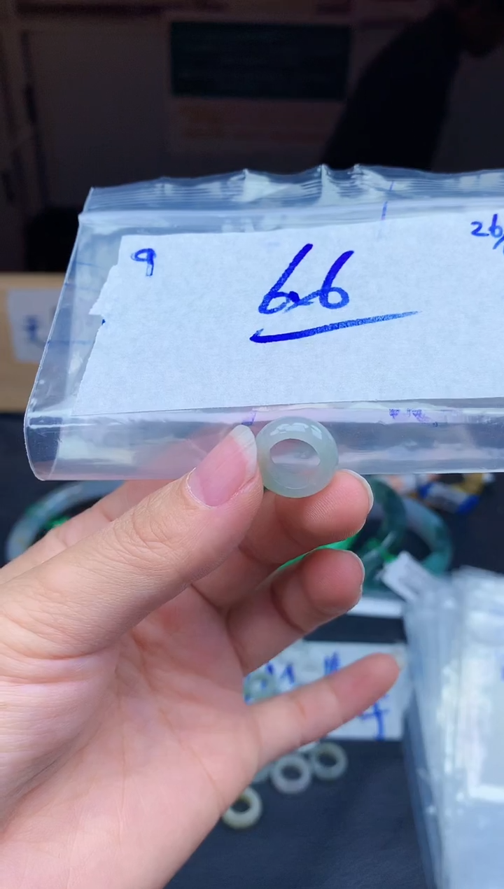 未镶嵌挂件翡翠9毛货需精细抛光挂件多样性拍一发一