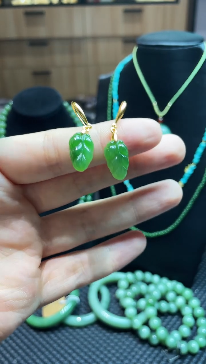 颈饰未镶嵌和田玉和田玉碧玉叶子耳钩一对