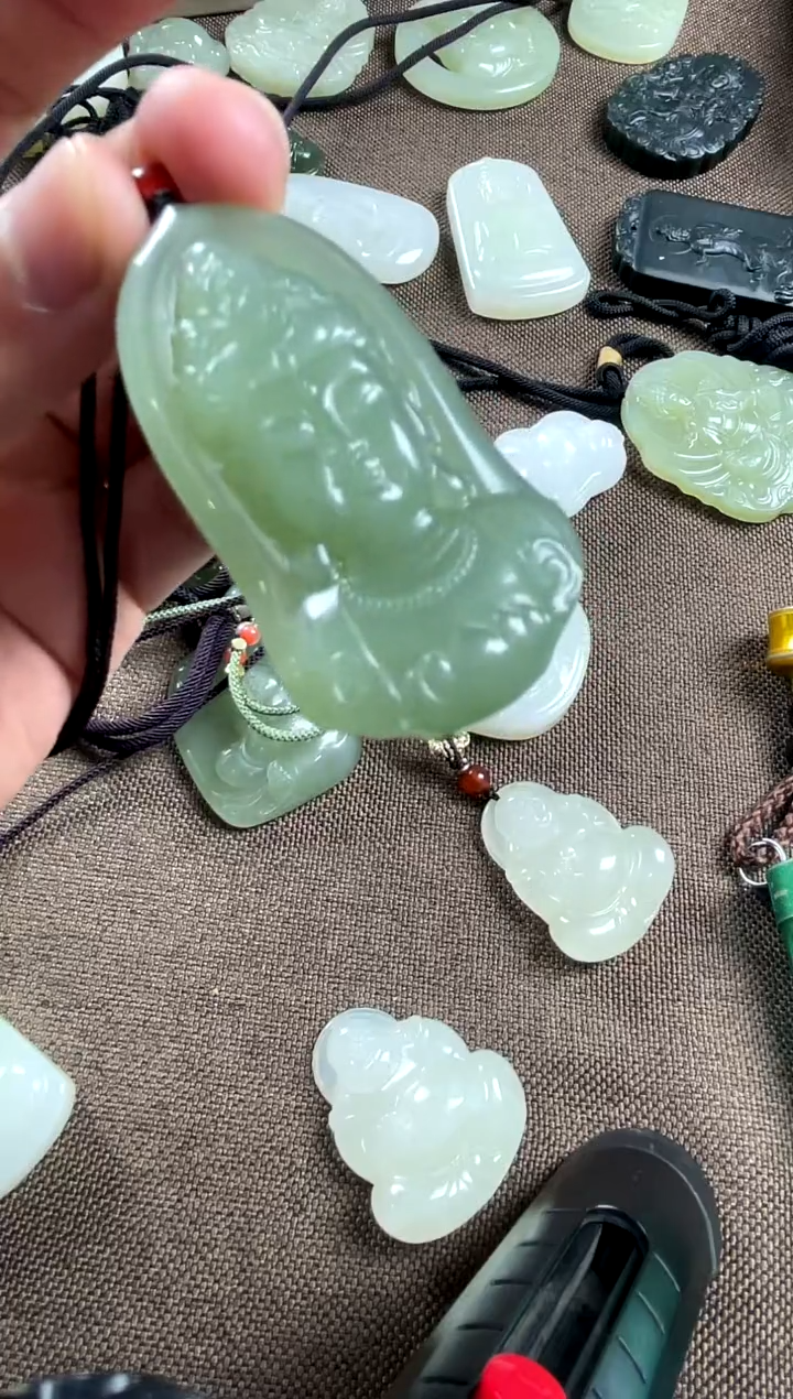 颈饰未镶嵌和田玉观音头