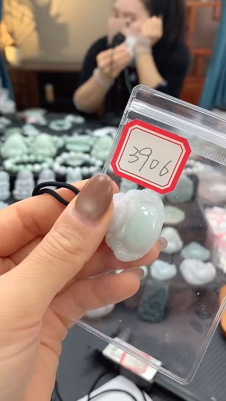 颈饰未镶嵌翡翠佛公3906