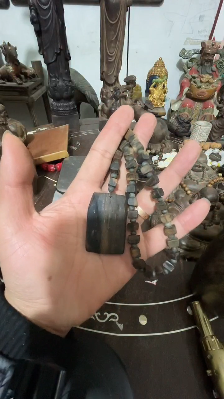 【闪购商品】木木雕新年快乐香木摆件