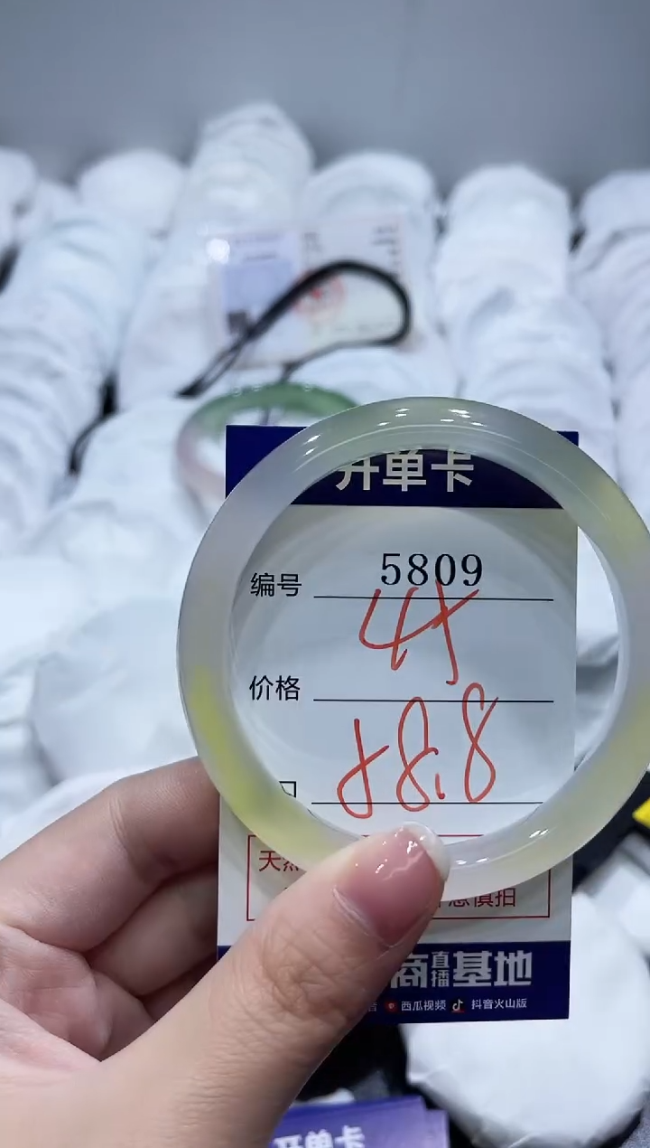 玛瑙/玉髓手镯未镶嵌5809