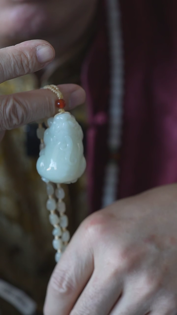 【闪购商品】和田玉吊坠未镶嵌貔貅约75克