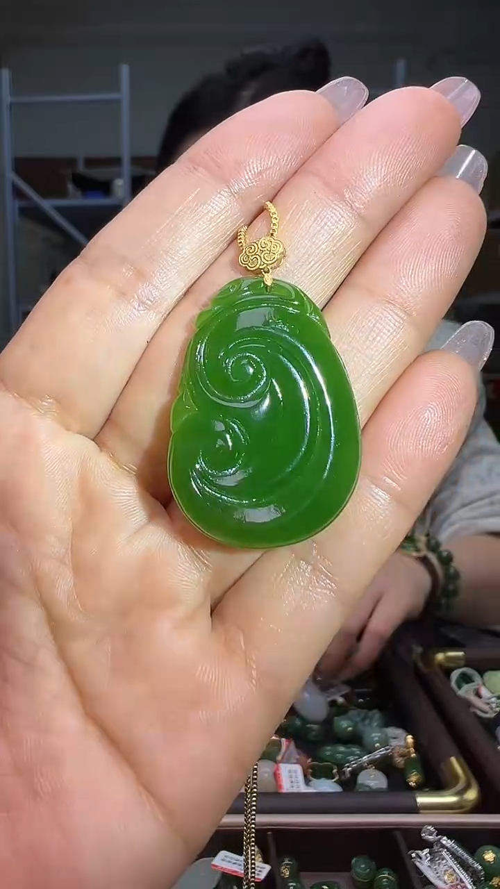 颈饰18K金镶嵌和田玉（多样性发货.发其一)12.10.59