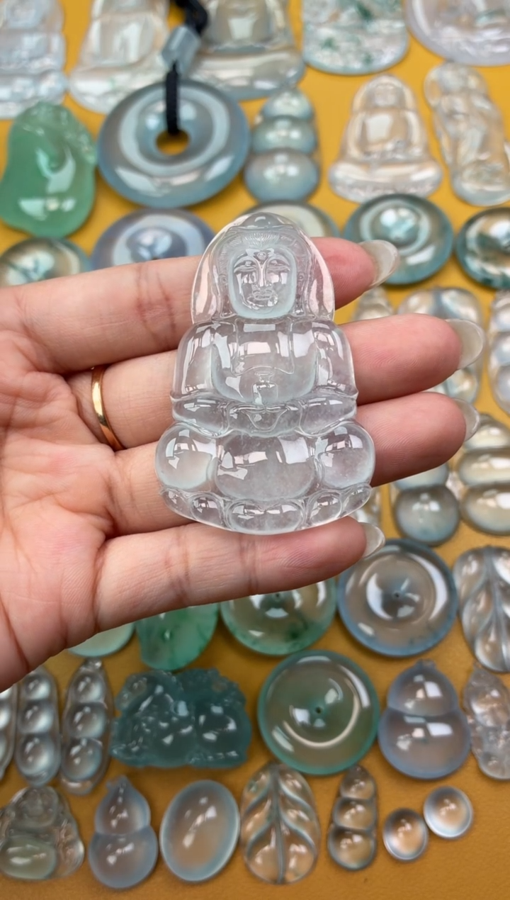 吊坠(不含链)未镶嵌翡翠24 观音 58 38.3 5.7