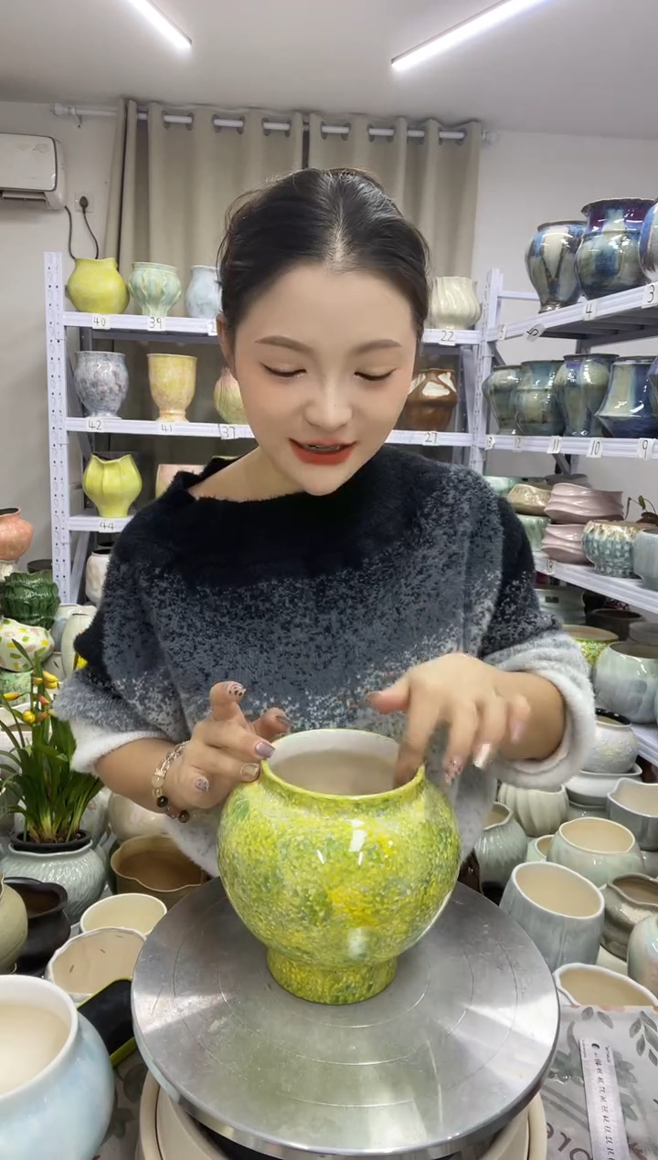 【花盆链接】  高 ：15 口：11