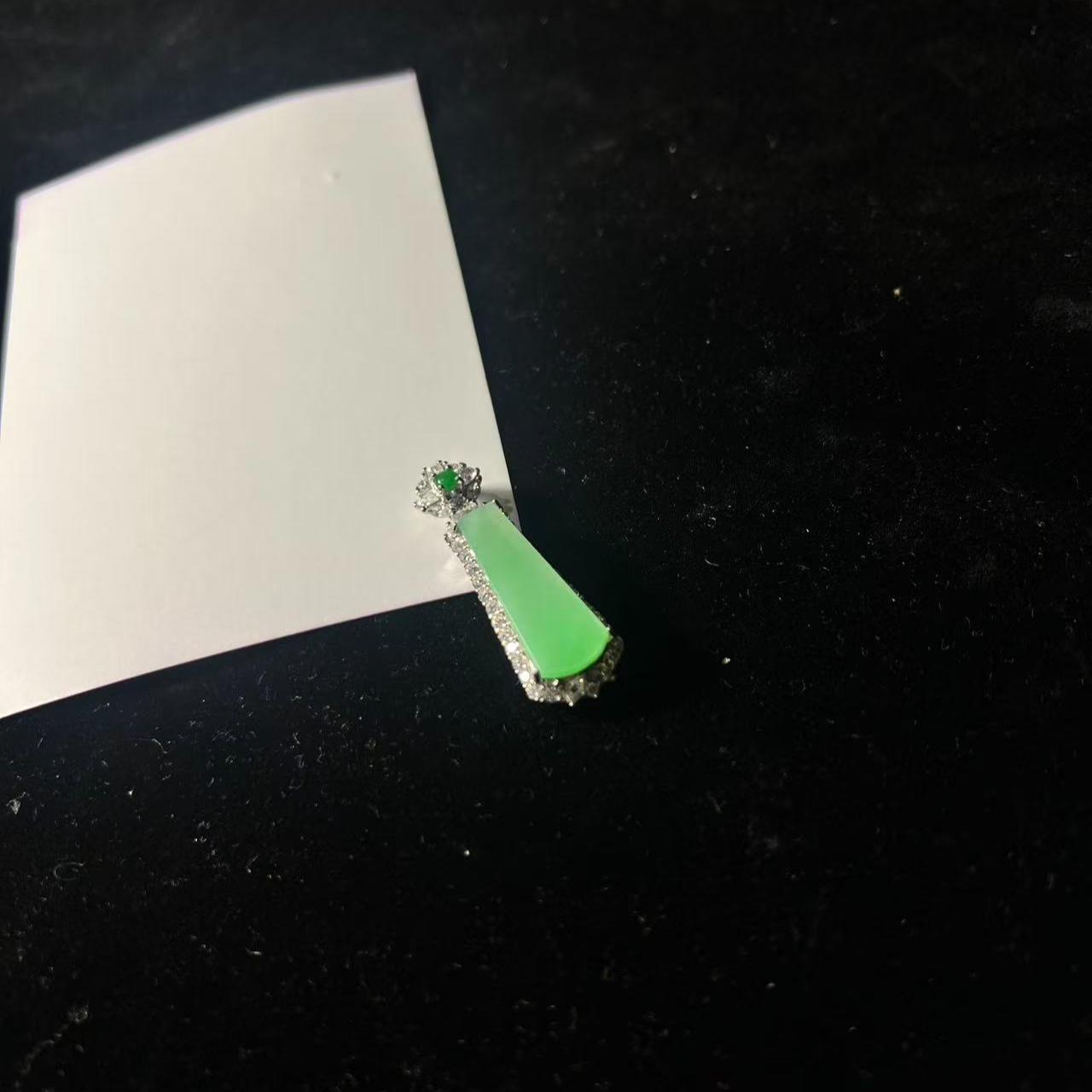 纯A缅甸翡翠果绿无事牌吊坠