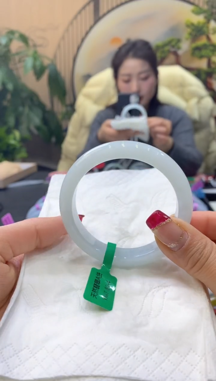 【闪购商品】翡翠手镯未镶嵌99919057