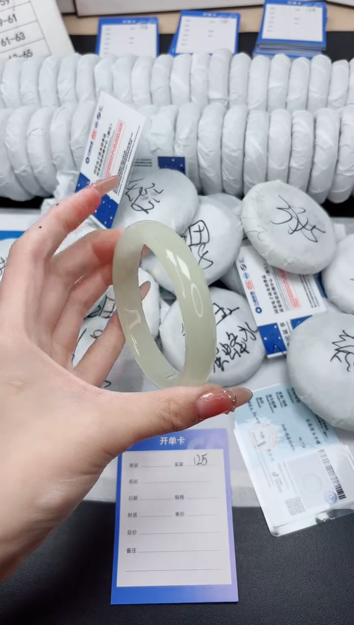 未镶嵌手镯石英质玉125-64.5FMS