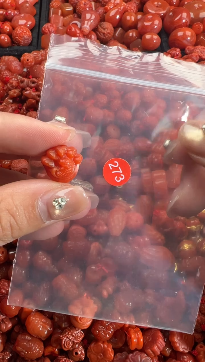 南红玛瑙未镶嵌颈饰1