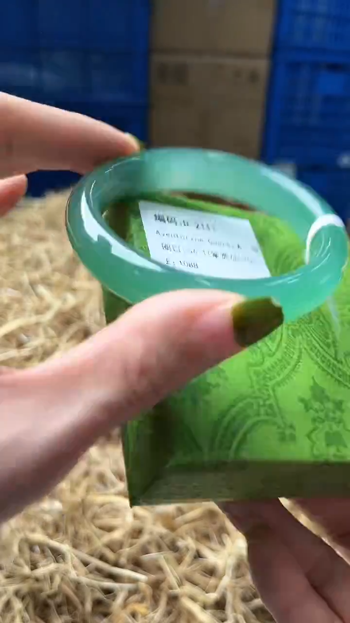 未镶嵌手镯石英质玉D2111