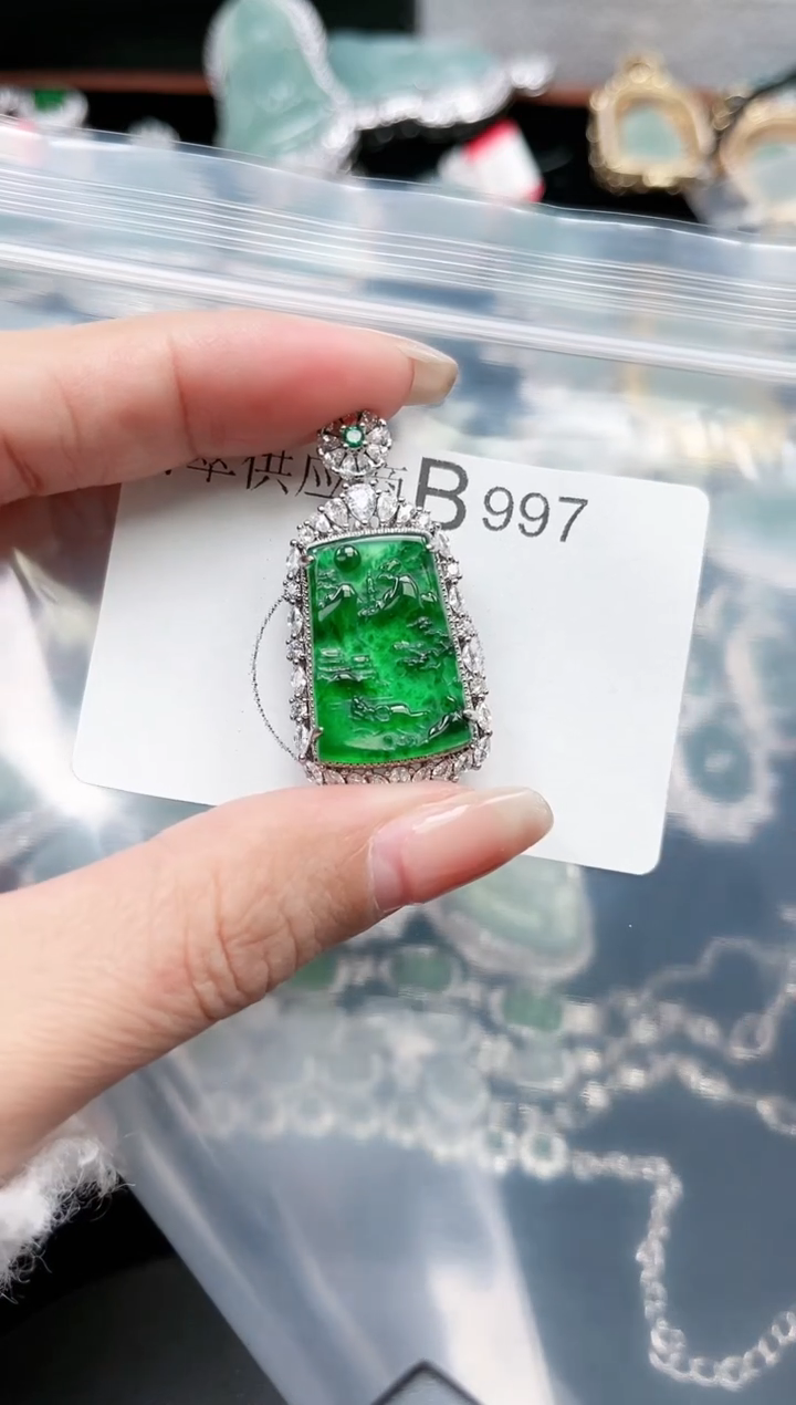 【闪购商品】翡翠颈饰未镶嵌997赠皮绳