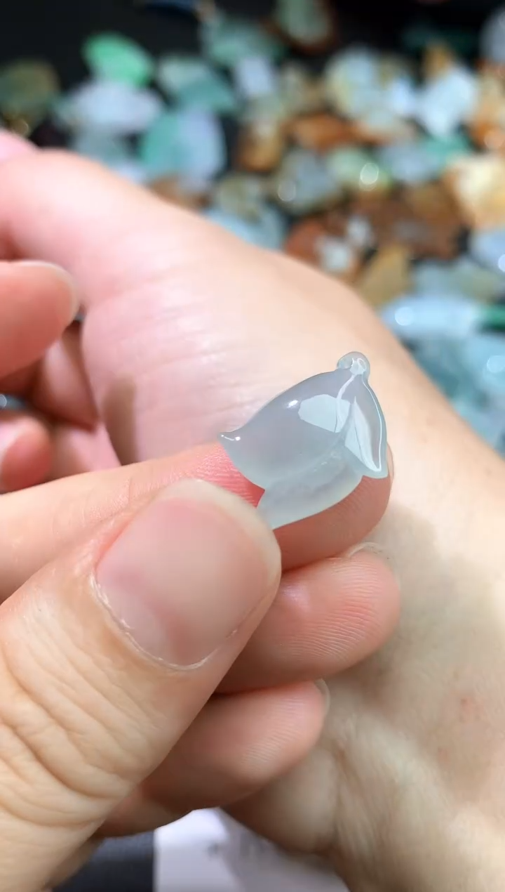 翡翠未镶嵌颈饰吊坠