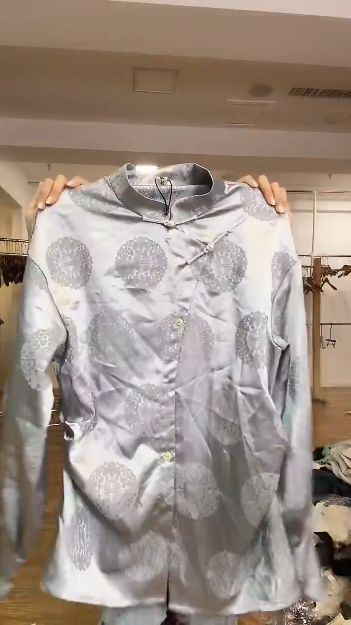 衬衣       4XL码      140-150斤（没有吊牌）