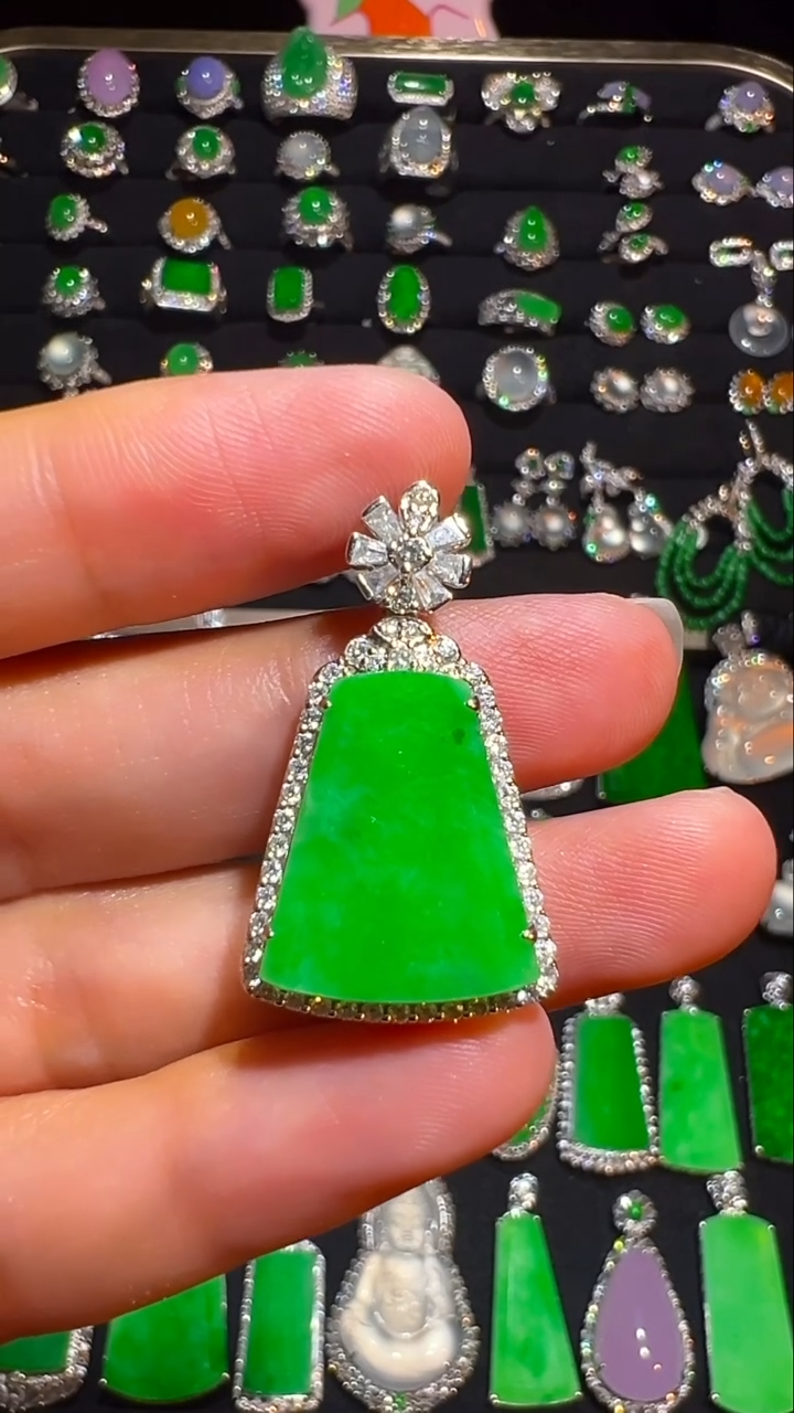 吊坠(不含链)18K金镶嵌翡翠吊坠