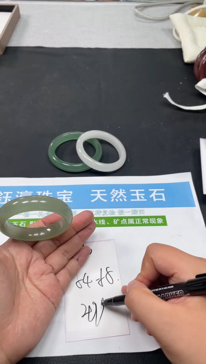 未镶嵌手镯石英质玉100