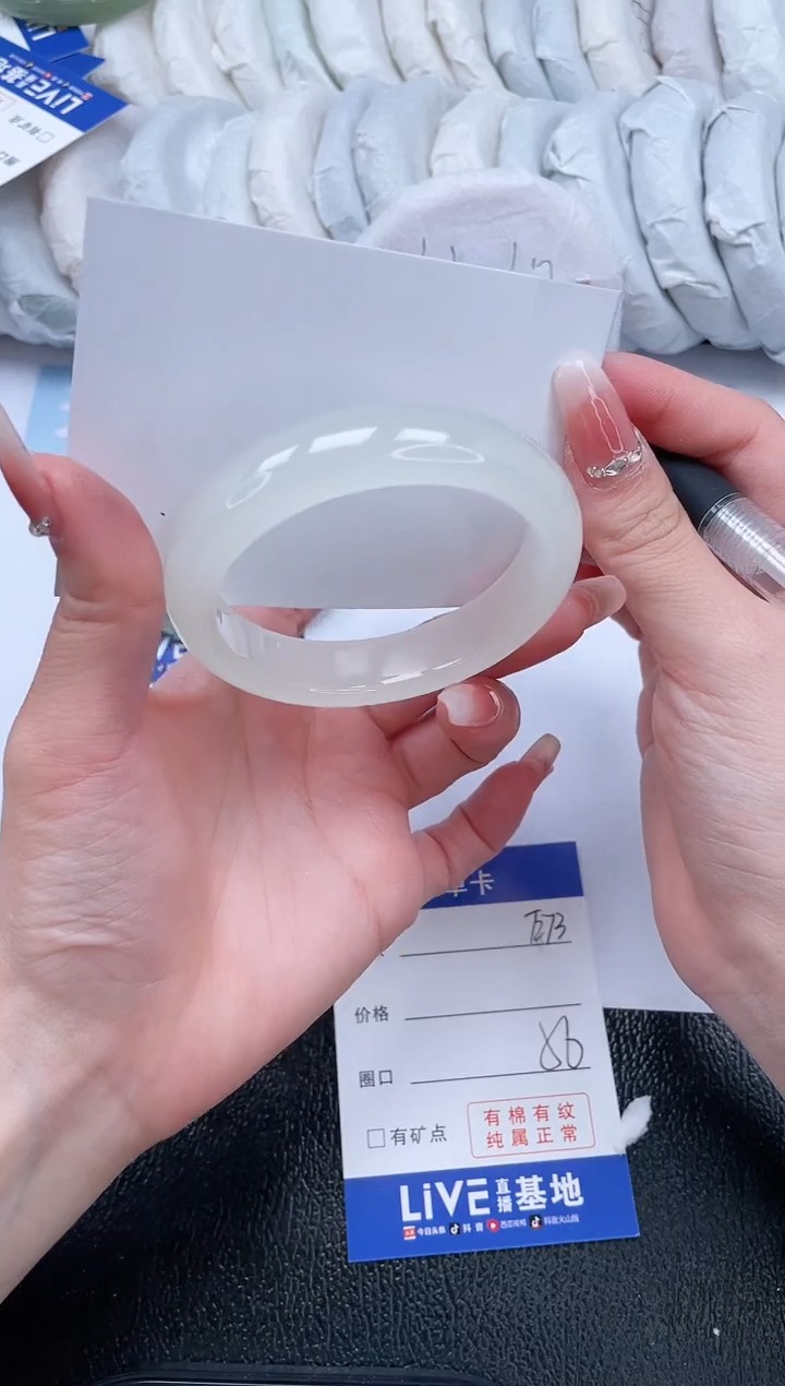 【闪购商品】石英质玉手镯未镶嵌T273-56