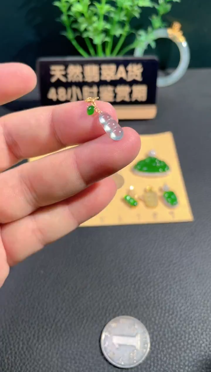 颈饰18K金镶嵌翡翠翡翠