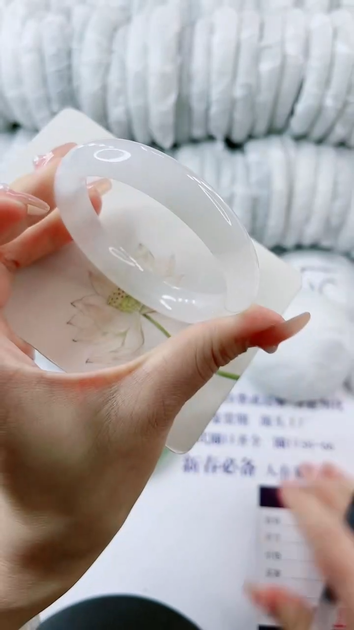 【闪购商品】石英质玉手镯未镶嵌0800202550-多样性发货