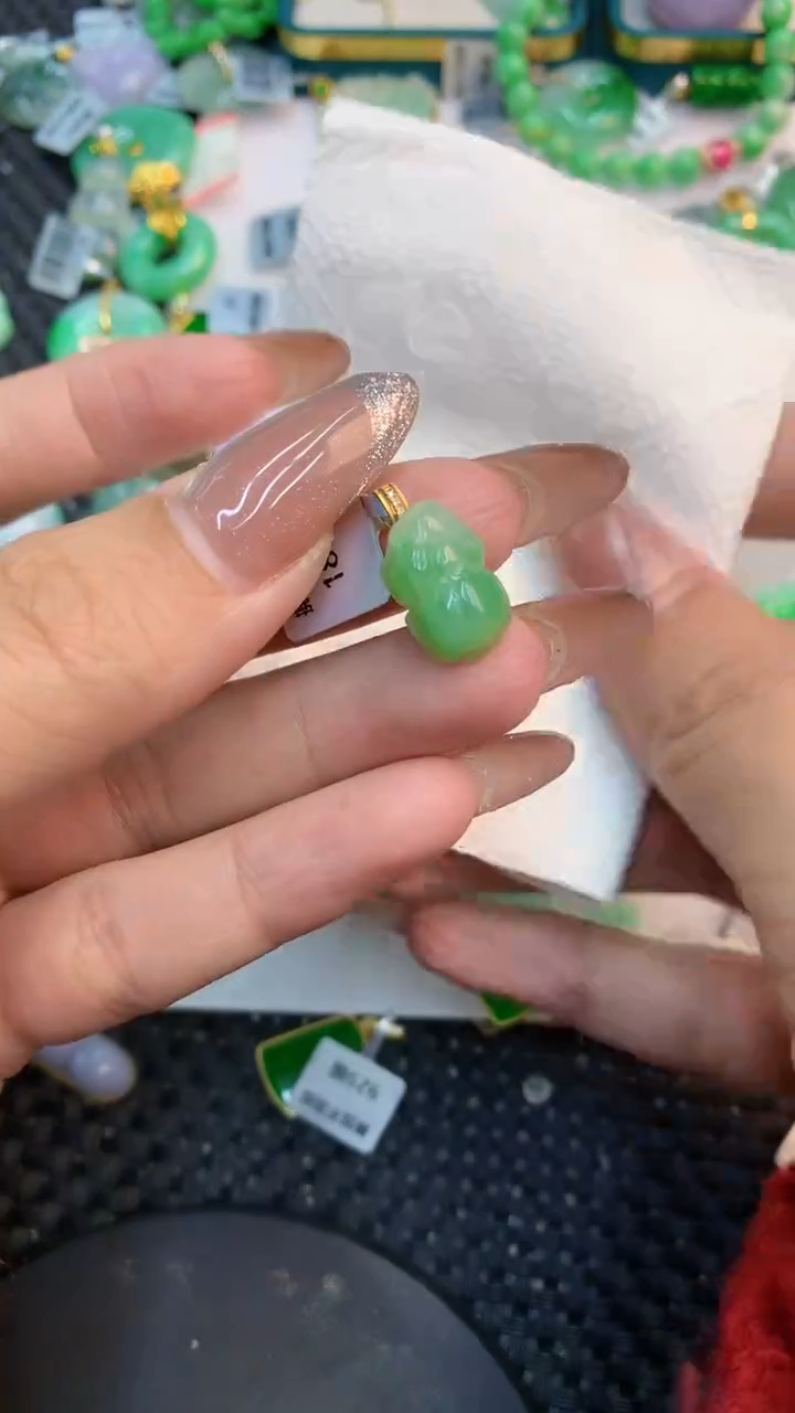 颈饰18K金镶嵌翡翠1