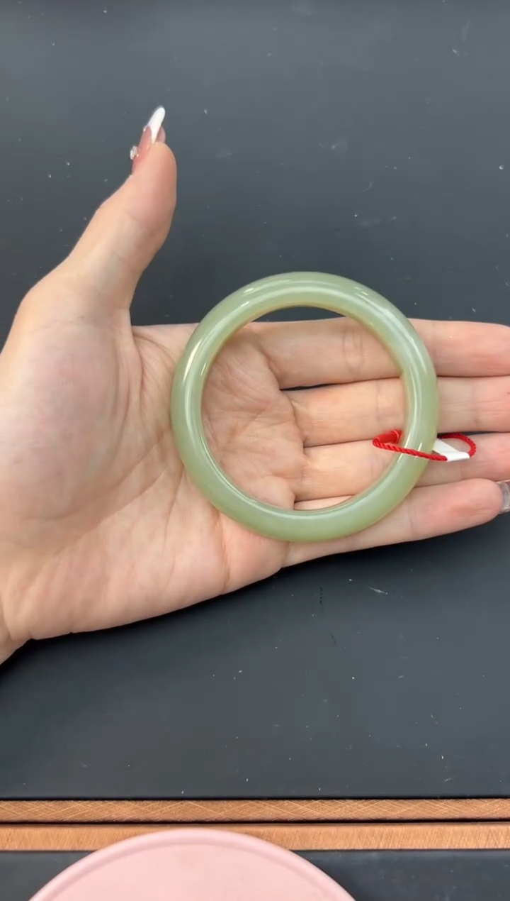 【闪购商品】和田玉手镯未镶嵌且末微色差近矿53手镯M