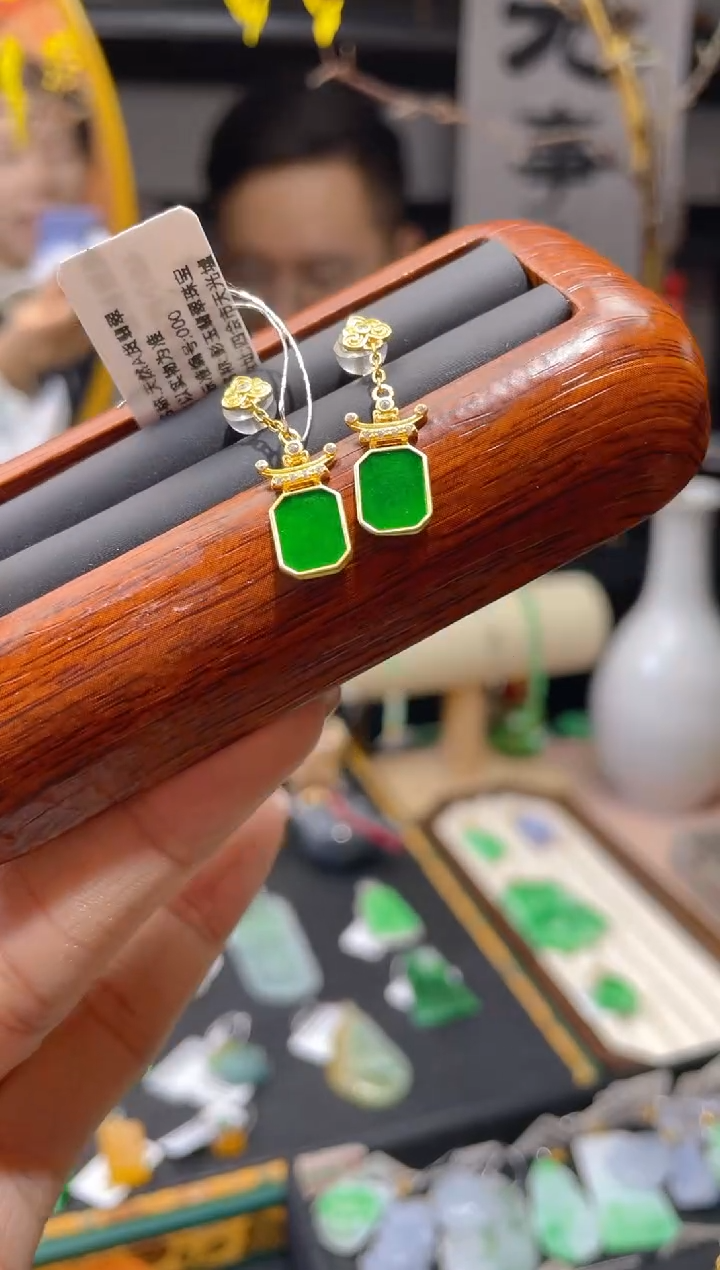 【闪购商品】翡翠颈饰未镶嵌假一赔三