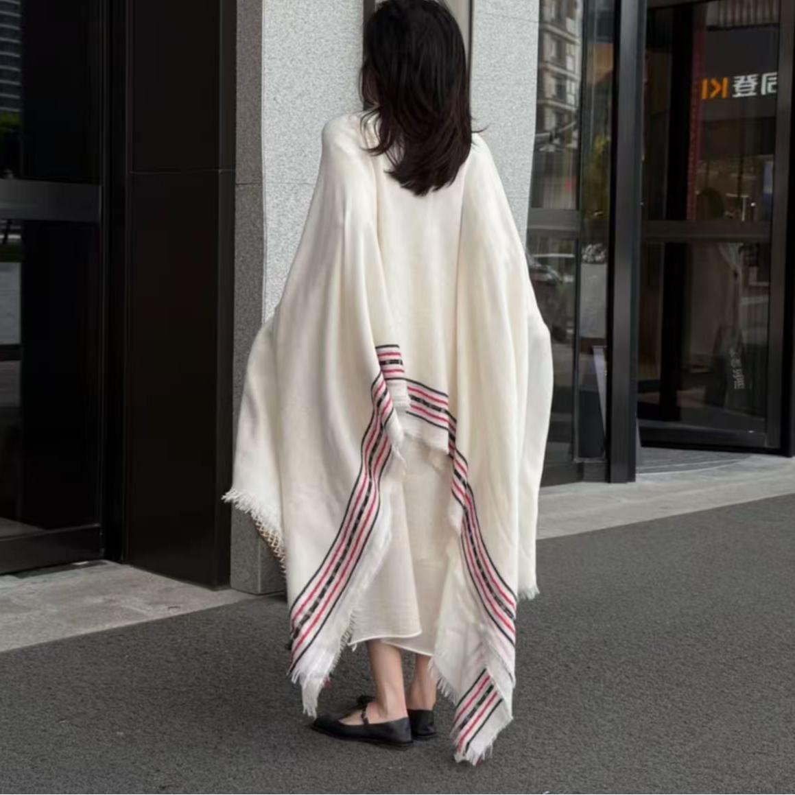 多彩精织大尺寸羊毛线条披肩