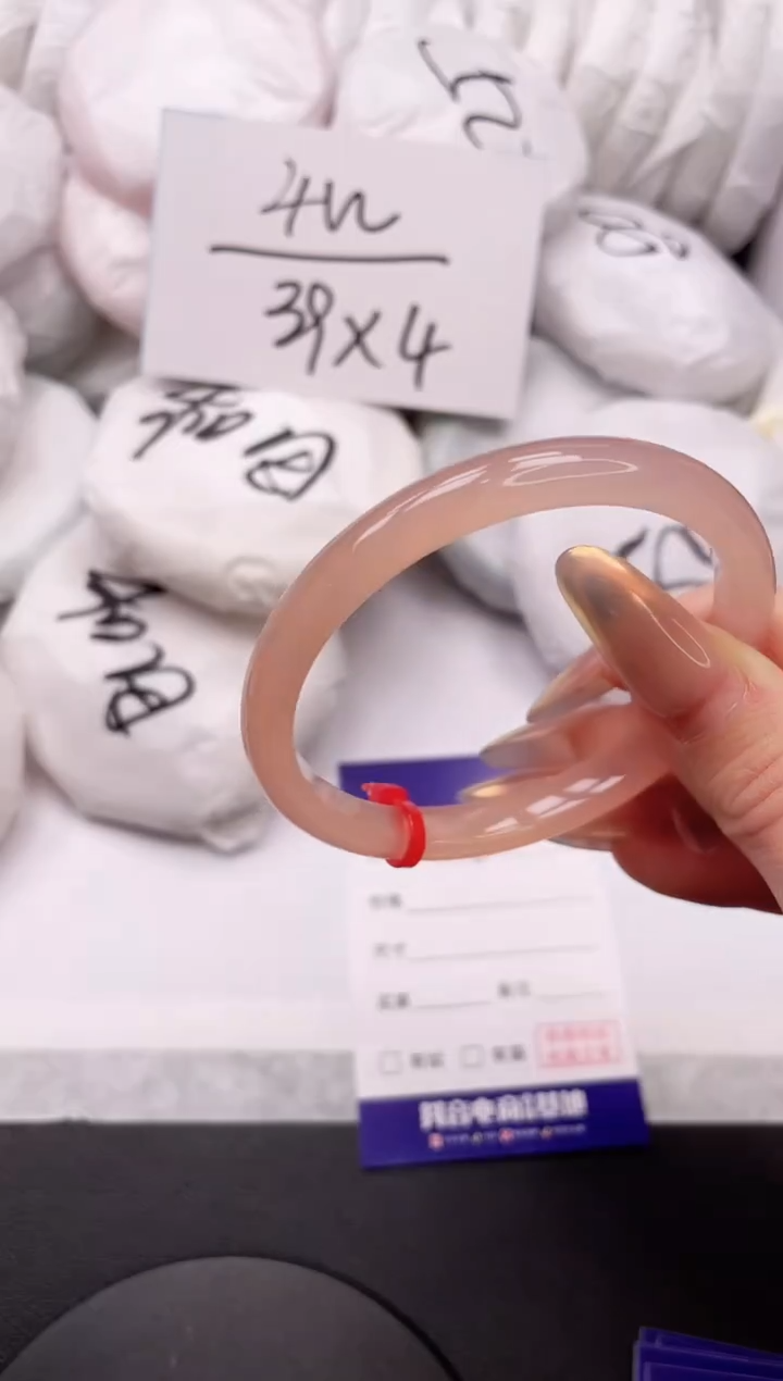 【闪购商品】石英质玉手镯未镶嵌5K166-58