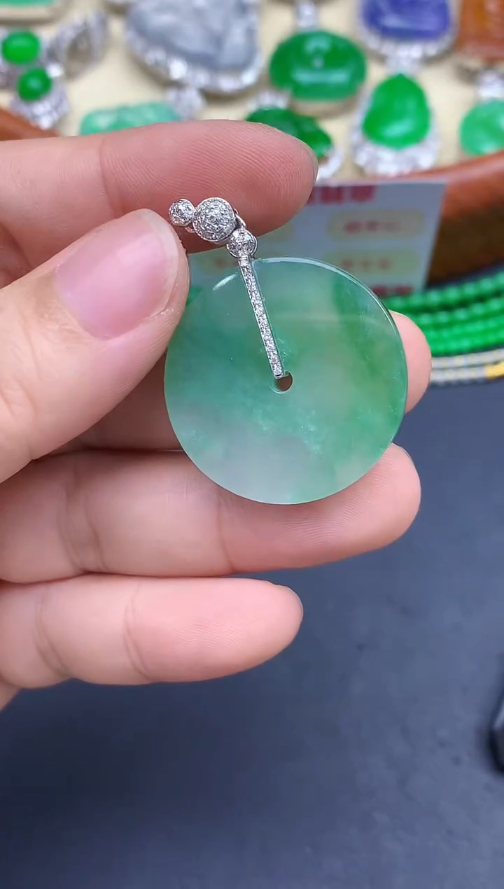 颈饰18K金镶嵌翡翠390-中国好珍宝