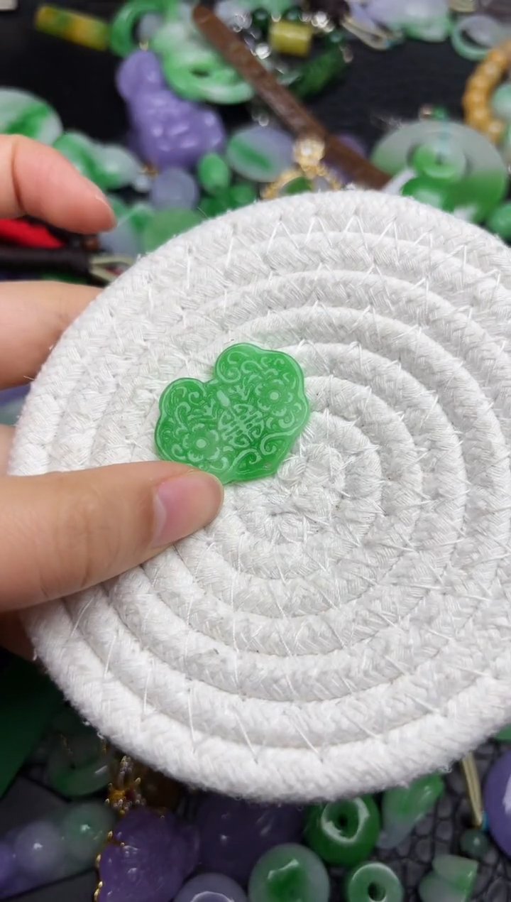 颈饰未镶嵌翡翠缅甸翡翠吊坠