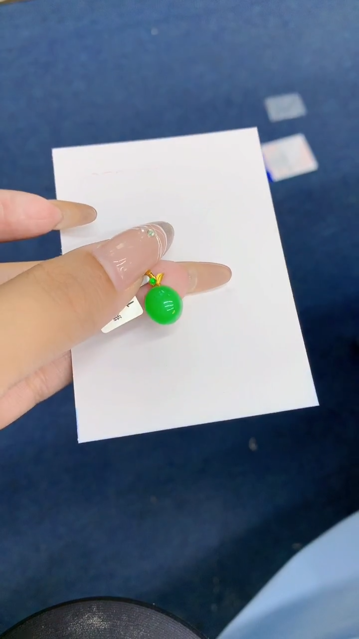 颈饰18K金镶嵌翡翠1