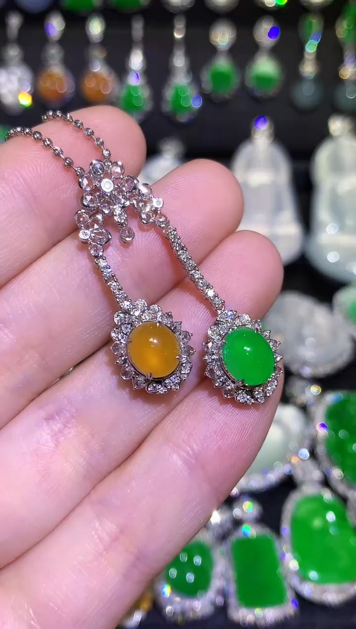 【闪购商品】翡翠颈饰18K金镶嵌高冰双色蛋面