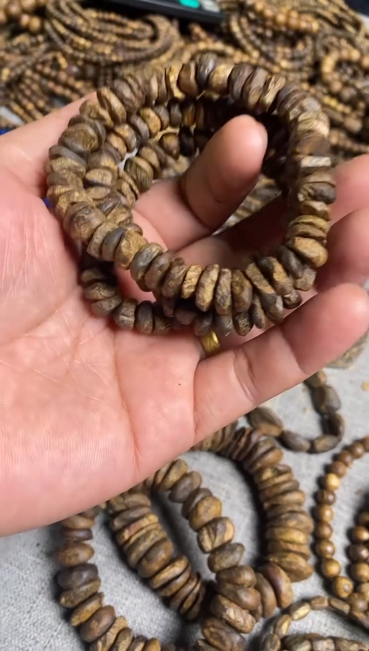 沉香手串牛肉干随型包壳珠单圈手串多样性发一