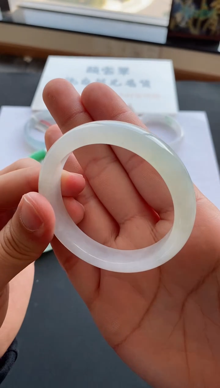 【闪购商品】翡翠手镯未镶嵌28号55.1*12.5*7.8正圈