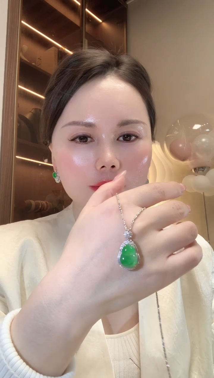 【闪购商品】翡翠吊坠(不含链)18K金镶嵌D48 翡翠