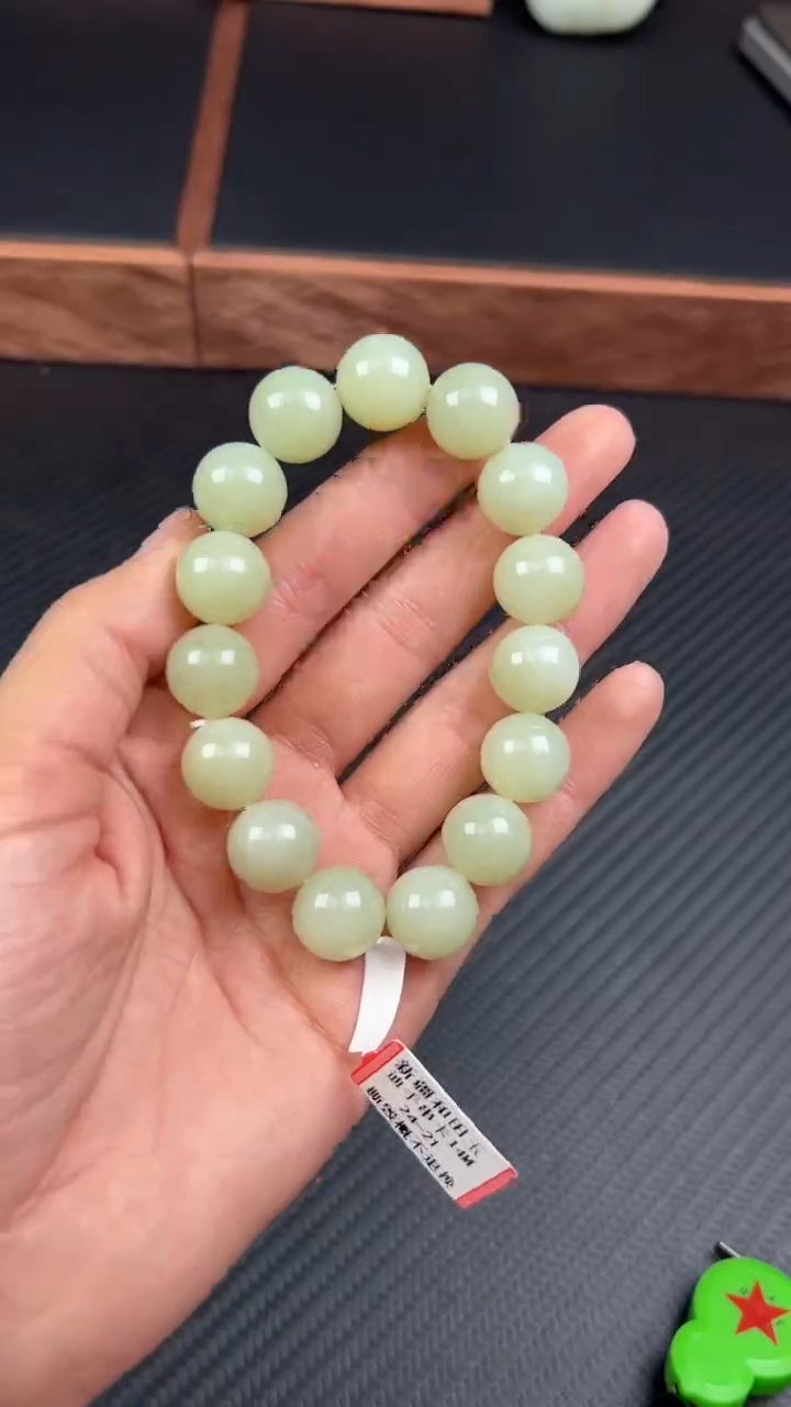 【闪购商品】和田玉手串未镶嵌且末微色差迪克兰二细卡14