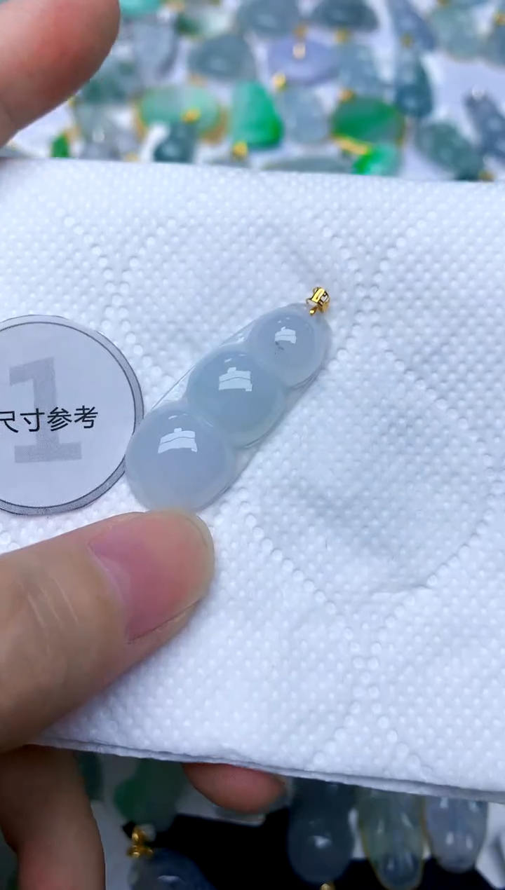 颈饰18K金镶嵌翡翠天然A货翡翠