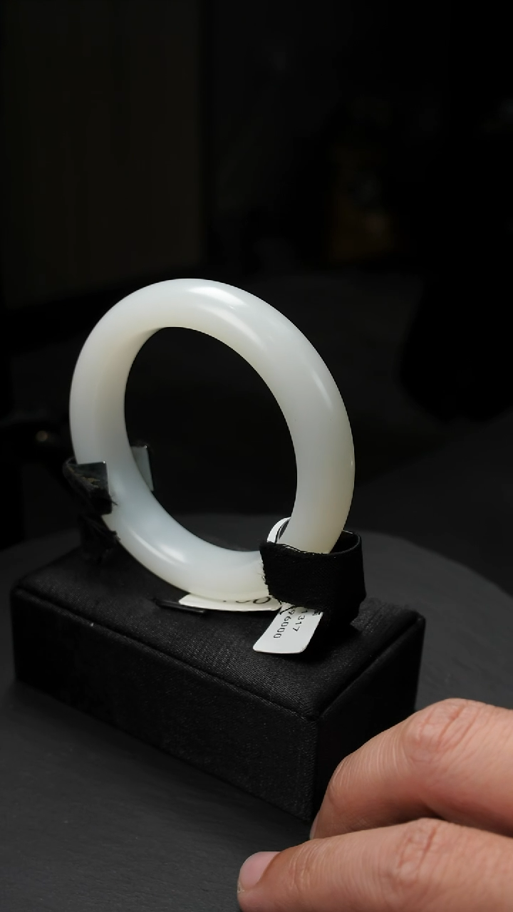 未镶嵌手镯和田玉且末料手镯54圈