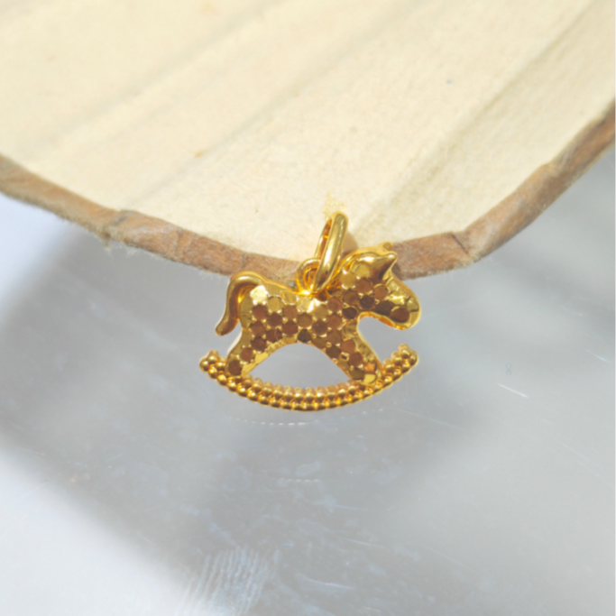 【媛媛】18K金碎冰冰百搭摇摇马吊坠卡约15*16mm