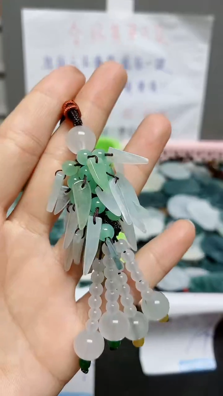 【闪购商品】翡翠颈饰未镶嵌天然翡翠A货