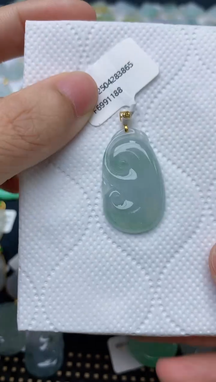 翡翠18K金镶嵌颈饰天然缅甸A货翡翠